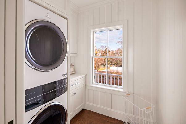 Interior, Utility Closets, Washer, Wood Texture Flooring
