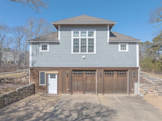 Attached, Exterior, Facade, American Foursquare