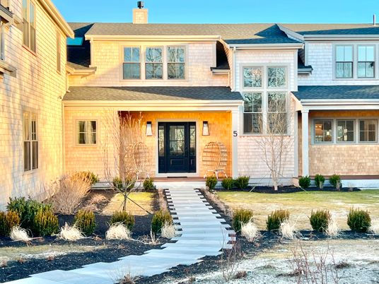 Exterior, Facade, Farmhouse