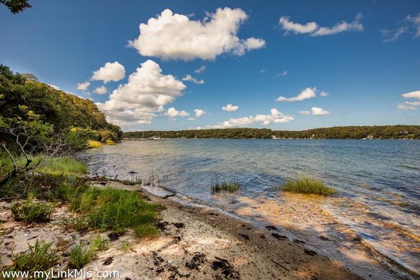 Exterior, Lake