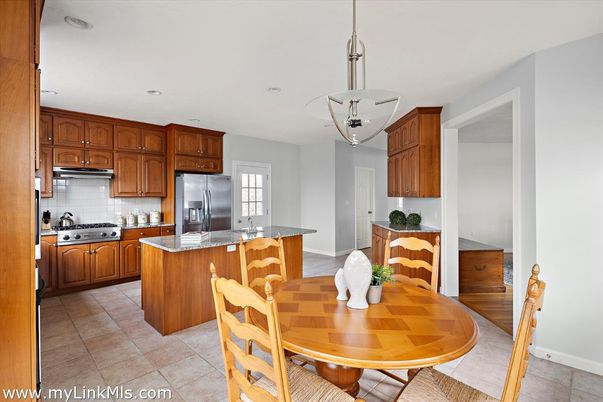 Dining room, Interior, Kitchen, Pendant Lights, Recessed Lighting, Stainless Steel Appliances
