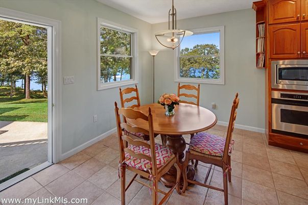 Dining room, Interior, Kitchen, Pendant Lights, Stainless Steel Appliances