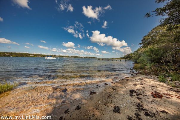 Exterior, Lake