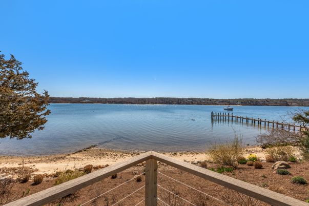Exterior, Lake
