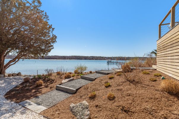 Exterior, Lake
