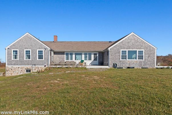 Backyard, Exterior, Facade, Brick Facade, Ranch