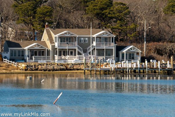 Exterior, Lake