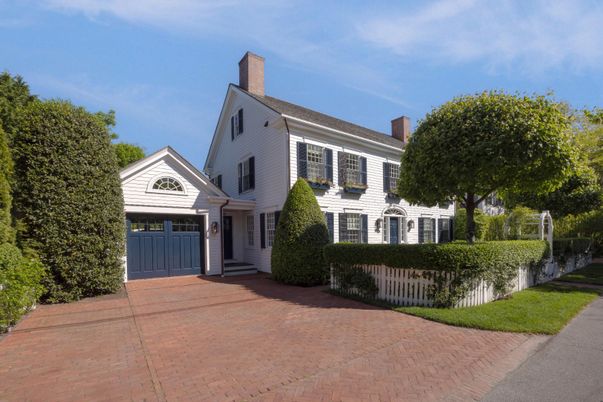 Attached, Exterior, Facade, Farmhouse