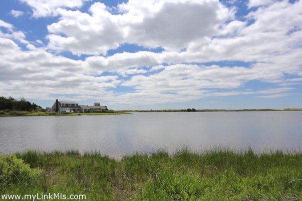 Exterior, Lake