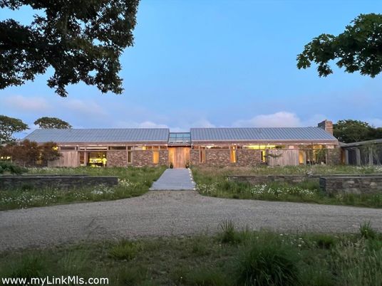 Backyard, Exterior, Facade, Brick Facade, Ranch