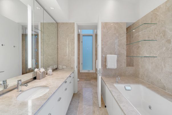Bathroom, Dual Sink Vanities, Interior, Recessed Lighting