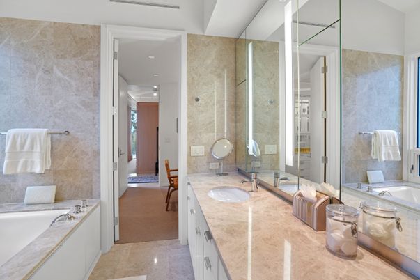 Bathroom, Dual Sink Vanities, Interior, Recessed Lighting