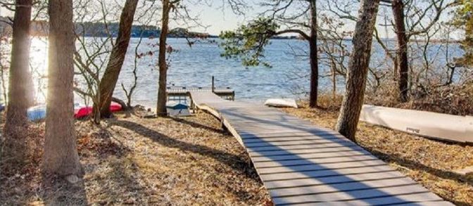 Exterior, Lake