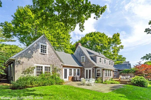 Backyard, Exterior, Facade, Brick Facade, Brick Traditional
