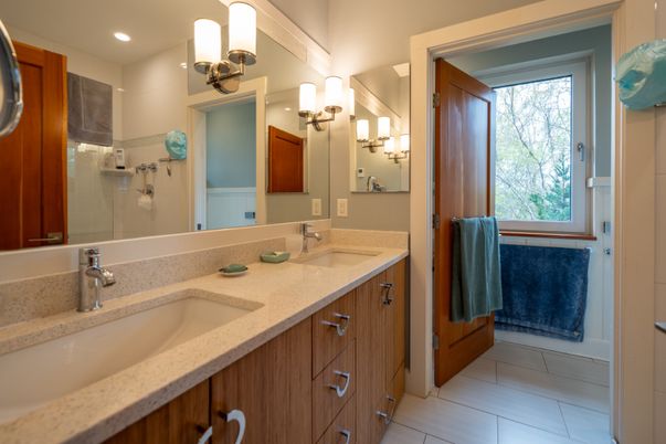 Bathroom, Dual Sink Vanities, Interior, Recessed Lighting