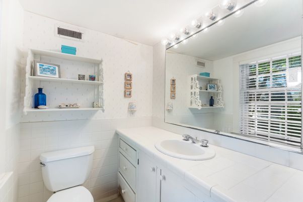 Bathroom, Interior, Tile Countertops