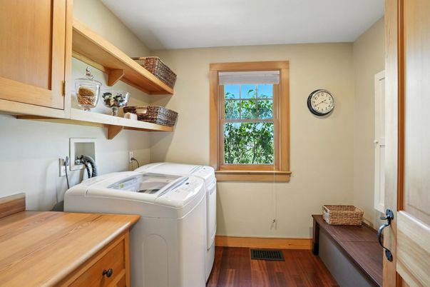 Interior, Washer, Wood Texture Flooring