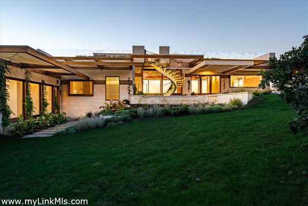 Backyard, Exterior, Facade, Modern