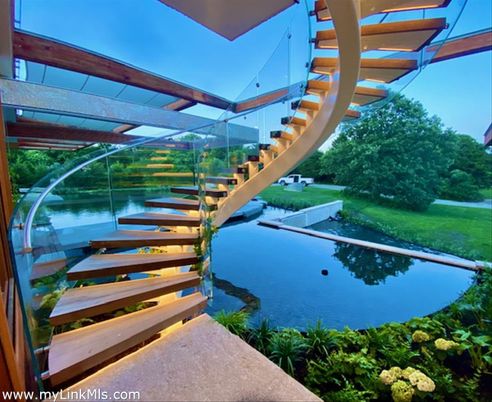 Exterior, Lake