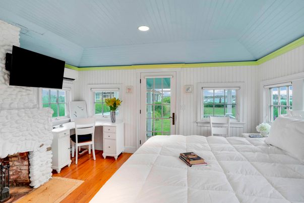 Bedroom, Fireplace, Home Office, Interior, Recessed Lighting, Wood Texture Flooring