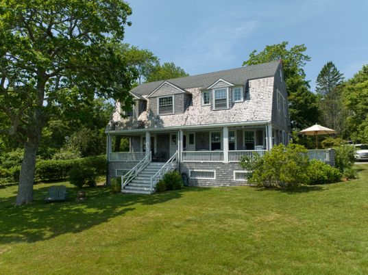Backyard, Exterior, Facade, Cape Cod