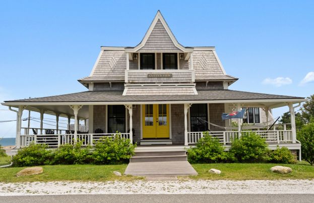 Exterior, Facade, Queen Anne Victorian