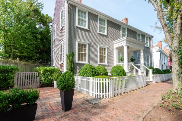 Exterior, Facade, Georgian