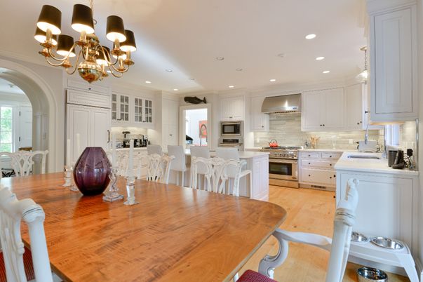 Chandelier, Dining room, Interior, Kitchen, Recessed Lighting, Stainless Steel Appliances