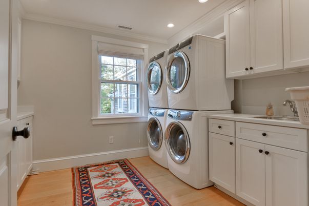 Interior, Recessed Lighting, Washer, Wood Texture Flooring
