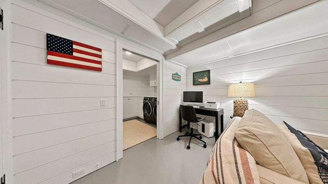 Home Office, Interior