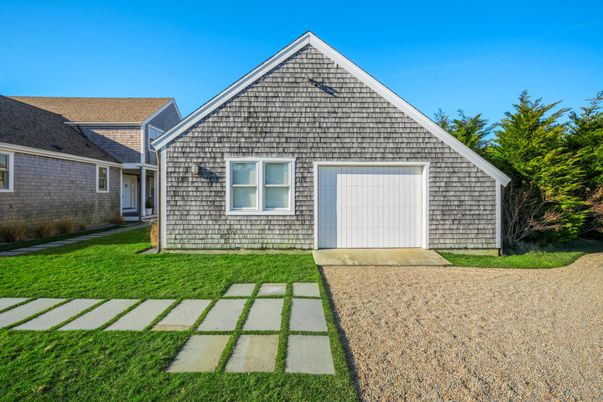Attached, Exterior, Facade, Brick Traditional