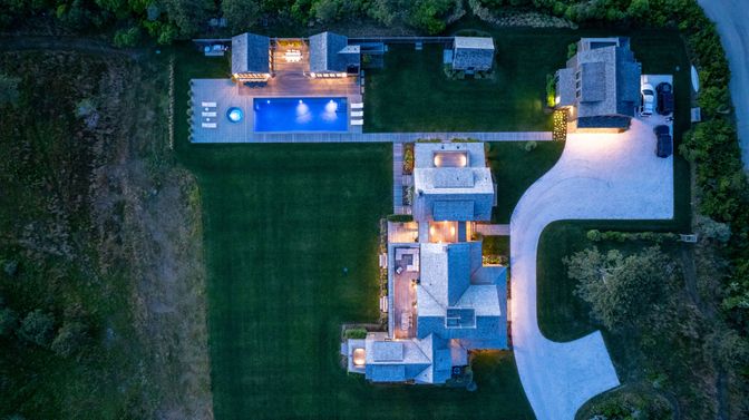 Exterior, Drone