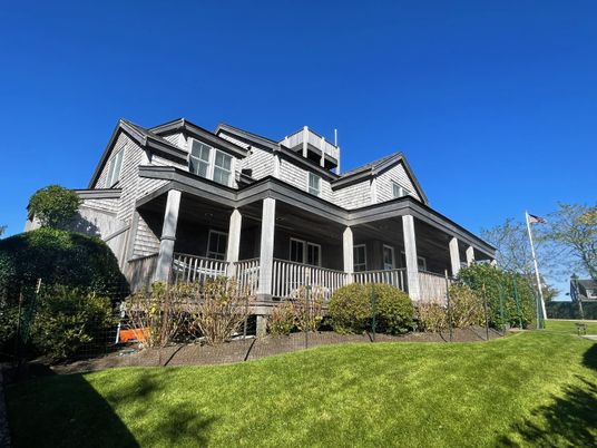 Backyard, Exterior, Facade, Queen Anne Victorian