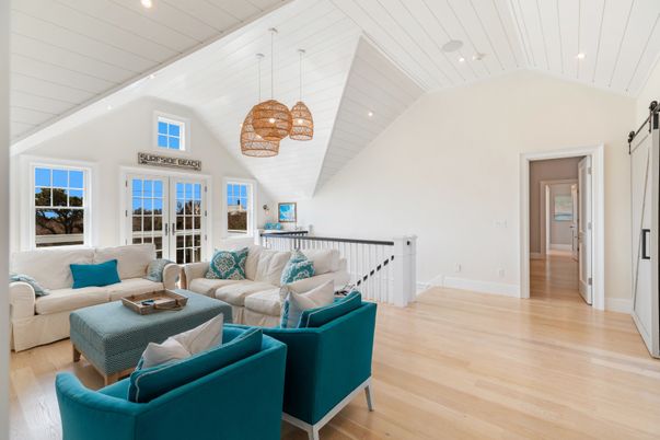 Interior, Living room, Pendant Lights, Recessed Lighting, Wood Texture Flooring