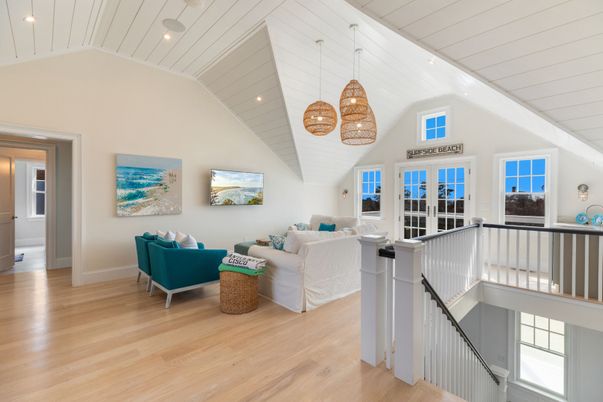 Interior, Living room, Pendant Lights, Recessed Lighting, Wood Texture Flooring