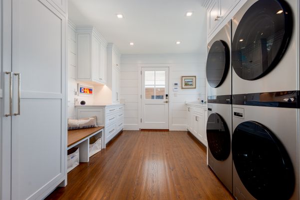 Interior, Recessed Lighting, Washer, Wood Texture Flooring