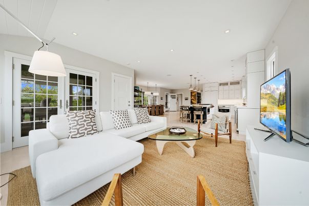 Interior, Kitchen, Living room, Pendant Lights, Recessed Lighting, Stainless Steel Appliances