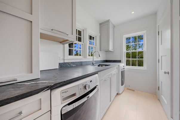 Interior, Kitchen, Recessed Lighting, Washer