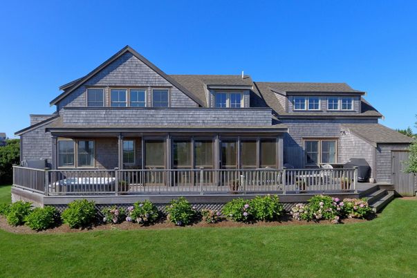 Exterior, Facade, Farmhouse
