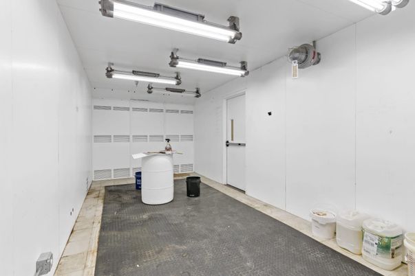 Garage, Interior