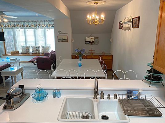Chandelier, Dining room, Interior, Kitchen, Living room