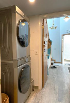 Interior, Utility Closets, Washer, Wood Texture Flooring