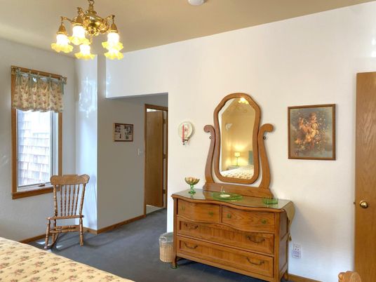 Chandelier, Interior