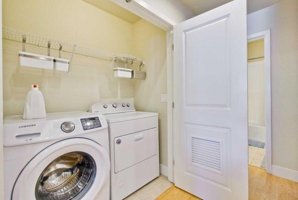 Interior, Utility Closets, Washer, Wood Texture Flooring
