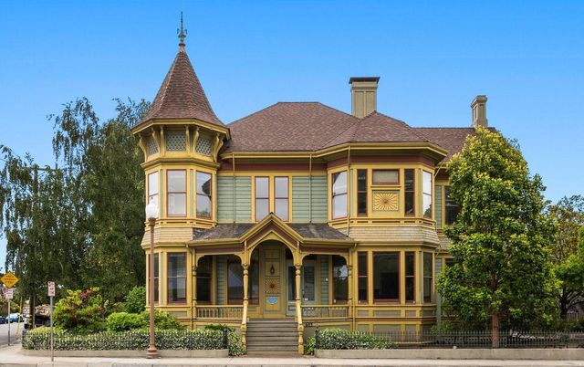 Exterior, Facade, Queen Anne Victorian