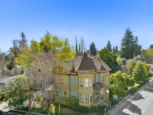 Exterior, Facade, Queen Anne Victorian