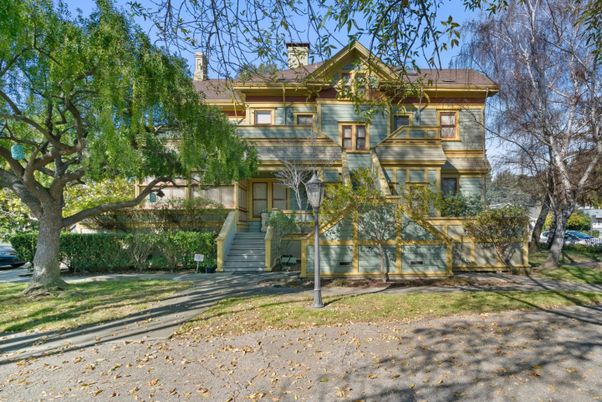 Exterior, Facade, Log Home