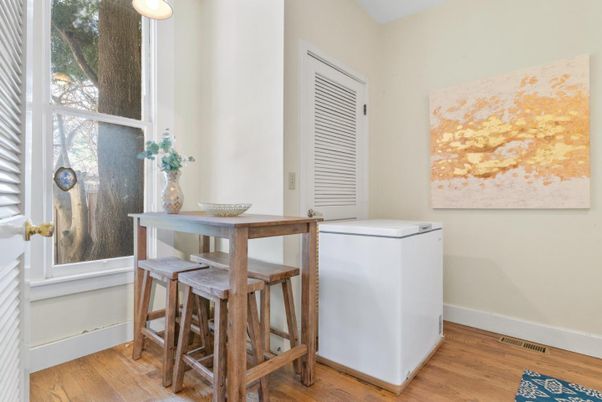 Interior, Washer, Wood Texture Flooring