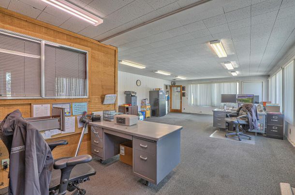 Home Office, Interior