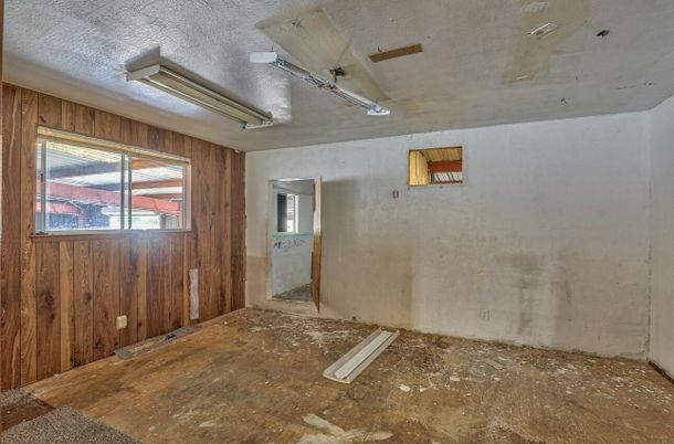 Garage, Interior